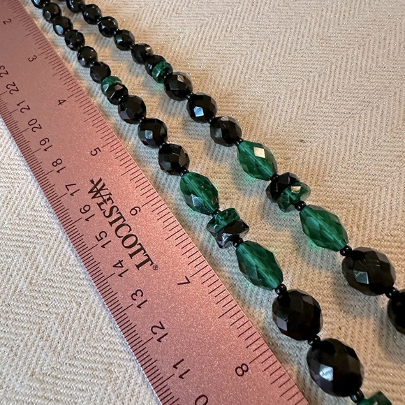 Vintage Jet Black & Emerald Green Faceted Beaded Necklace Lucite - Picture 11 of 12